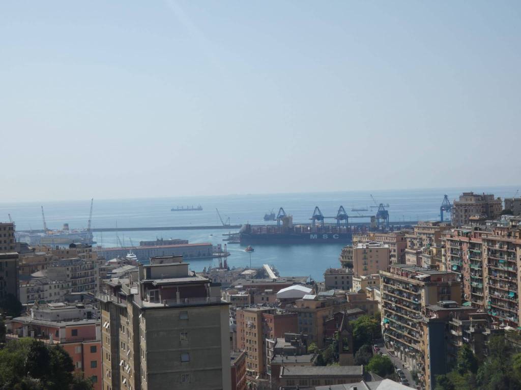 appartamento in vendita a Genova in zona Lagaccio / Granarolo