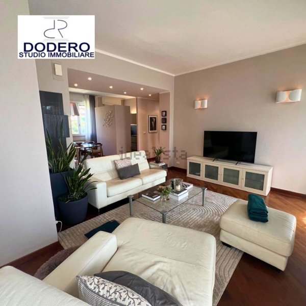 appartamento in vendita a Genova in zona Sturla