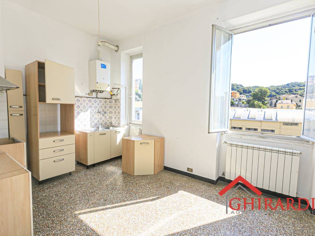 appartamento in vendita a Genova in zona Sestri Ponente