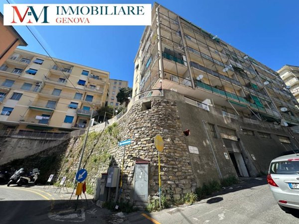 locale commerciale in vendita a Genova in zona Marassi