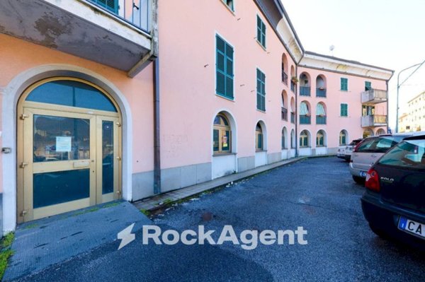 ufficio in vendita a Genova in zona Rivarolo