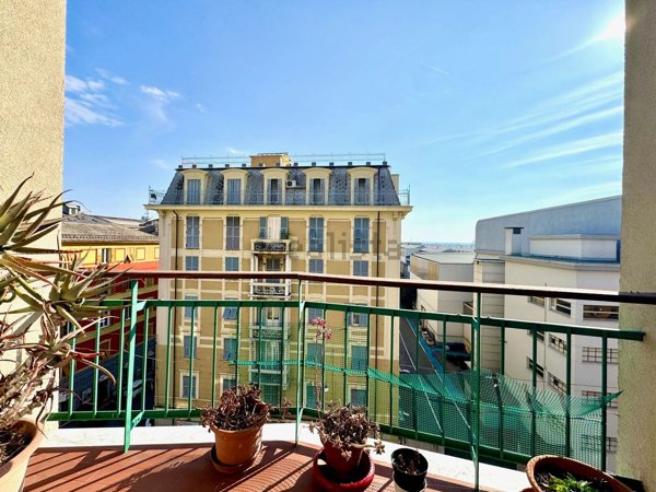 appartamento in vendita a Genova in zona Sestri Ponente