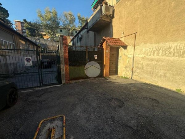 locale di sgombero in vendita a Genova in zona Sestri Ponente