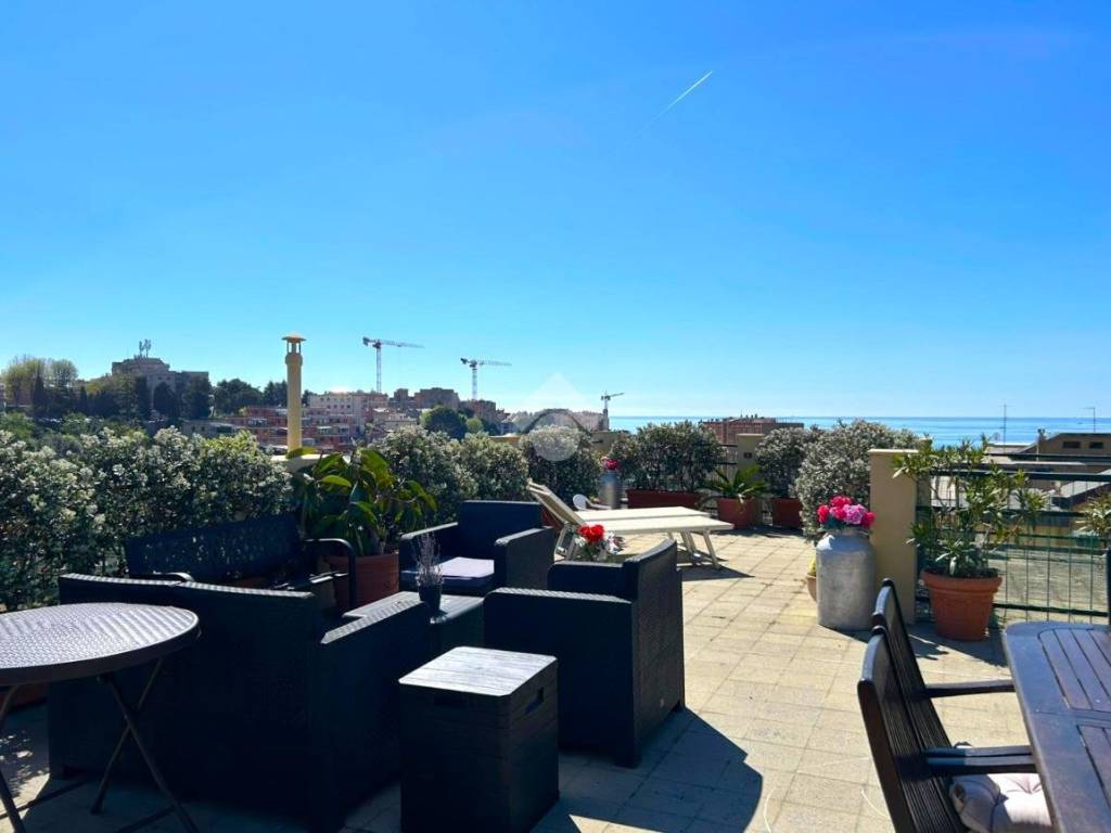 appartamento in vendita a Genova in zona Sturla