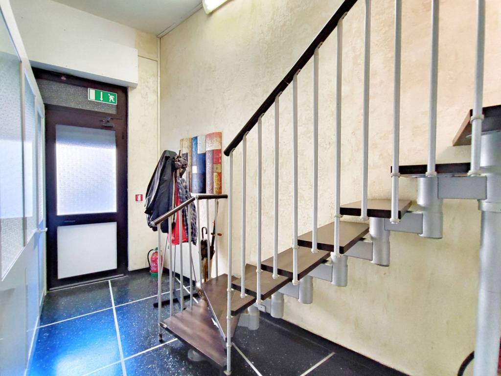 locale commerciale in vendita a Genova in zona Sampierdarena