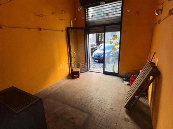 locale commerciale in vendita a Genova in zona Marassi