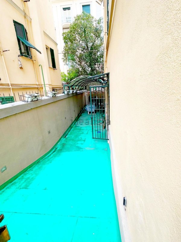 appartamento in vendita a Genova in zona Carignano