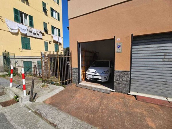locale di sgombero in vendita a Genova in zona Pontedecimo