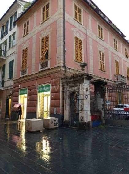 negozio in vendita a Genova in zona Sestri Ponente