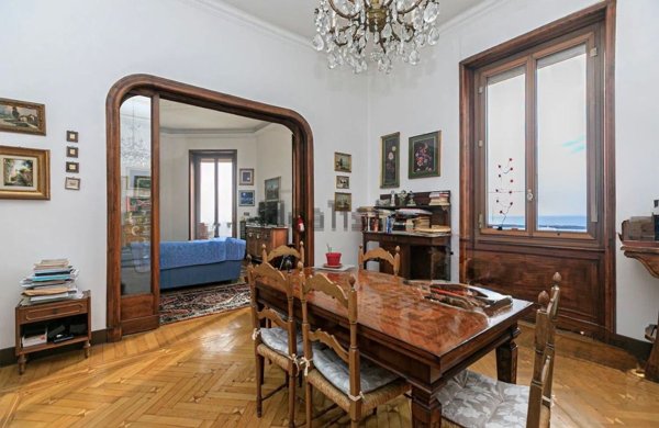 appartamento in vendita a Genova in zona Carignano