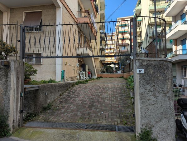 appartamento in vendita a Genova in zona Sestri Ponente