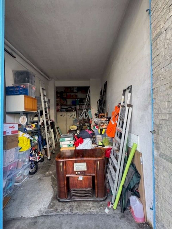 locale di sgombero in vendita a Genova in zona Pegli