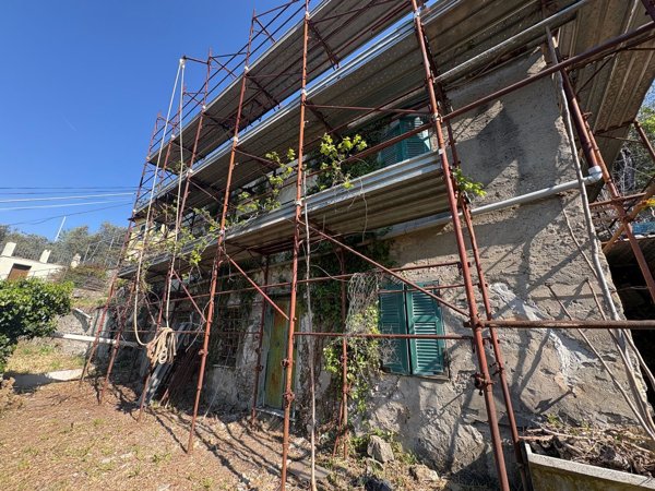 casa indipendente in vendita a Genova in zona Apparizione