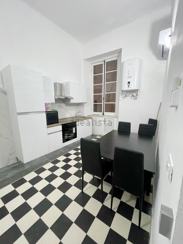 appartamento in vendita a Genova in zona Sottoripa / Maddalena / Molo