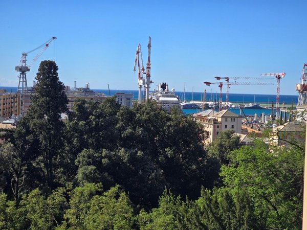 appartamento in vendita a Genova in zona Sestri Ponente