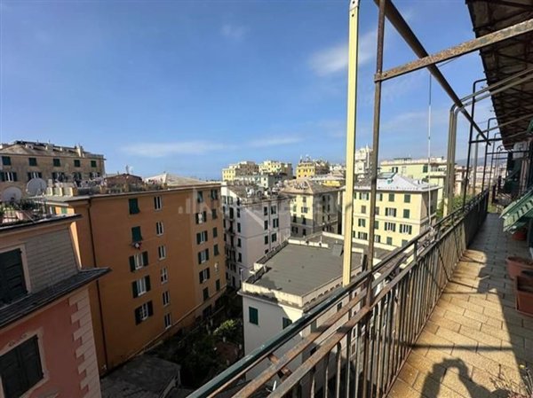 appartamento in vendita a Genova in zona Carignano