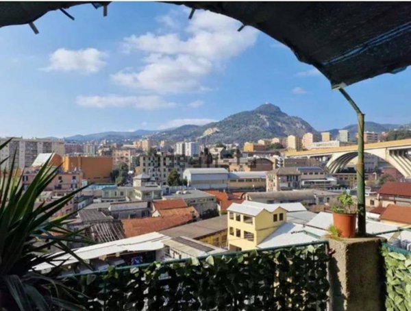 appartamento in vendita a Genova in zona Sestri Ponente