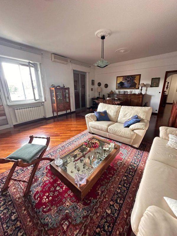 appartamento in vendita a Genova in zona Sturla