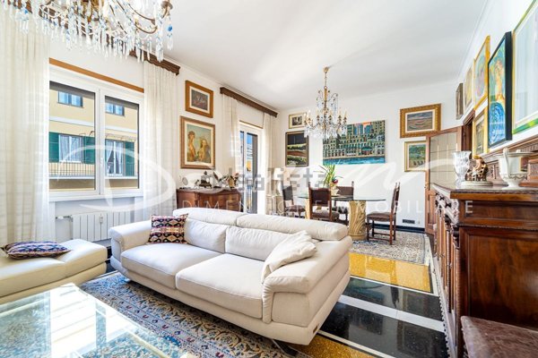 appartamento in vendita a Genova in zona Carignano