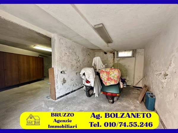 locale commerciale in vendita a Genova in zona Bolzaneto