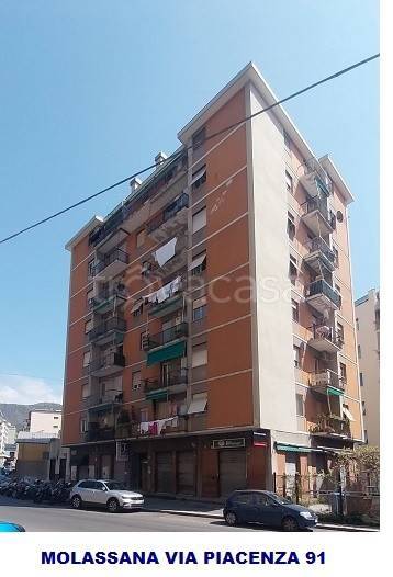 appartamento in vendita a Genova in zona Molassana
