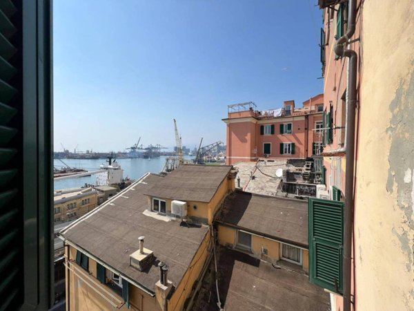 appartamento in vendita a Genova in zona Sottoripa / Maddalena / Molo