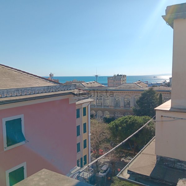 appartamento in vendita a Genova in zona Carignano