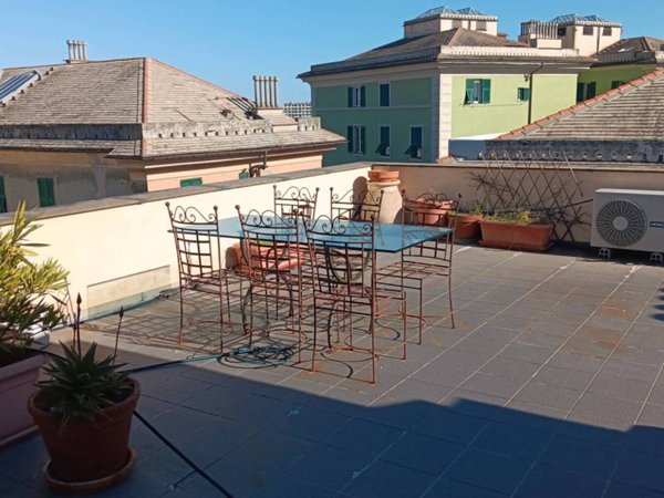 appartamento in vendita a Genova in zona Carignano