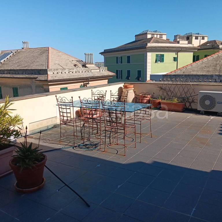 appartamento in vendita a Genova in zona Carignano