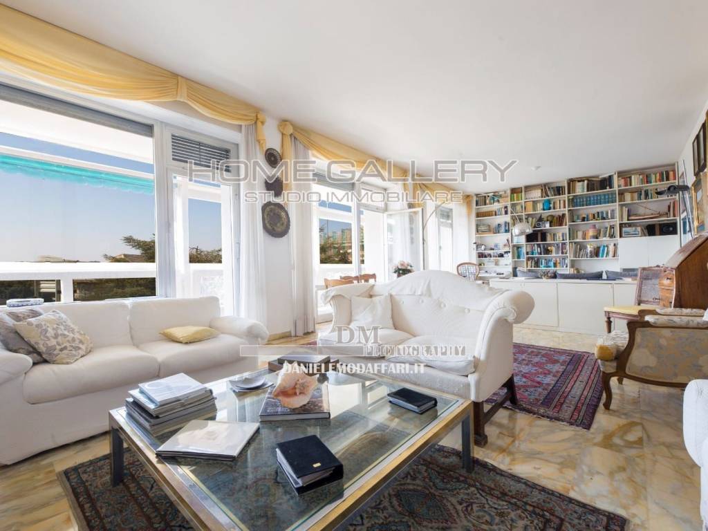 appartamento in vendita a Genova in zona Sturla