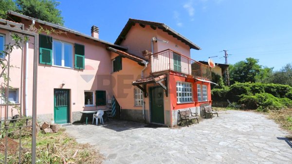 casa indipendente in vendita a Genova in zona Pontedecimo
