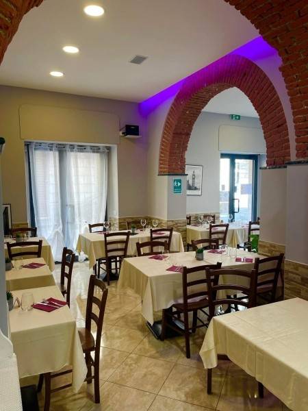 negozio in vendita a Genova in zona Sestri Ponente