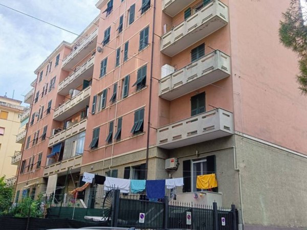 appartamento in vendita a Genova in zona Sestri Ponente