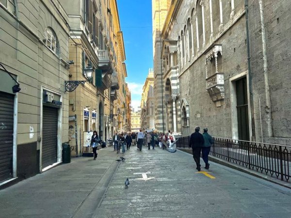 appartamento in vendita a Genova in zona Sottoripa / Maddalena / Molo