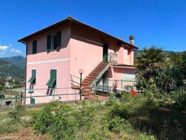 appartamento in vendita a Genova in zona Bavari