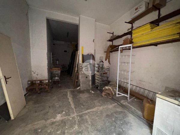 locale commerciale in vendita a Genova in zona Voltri