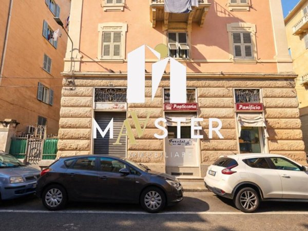 negozio in vendita a Genova in zona Sestri Ponente