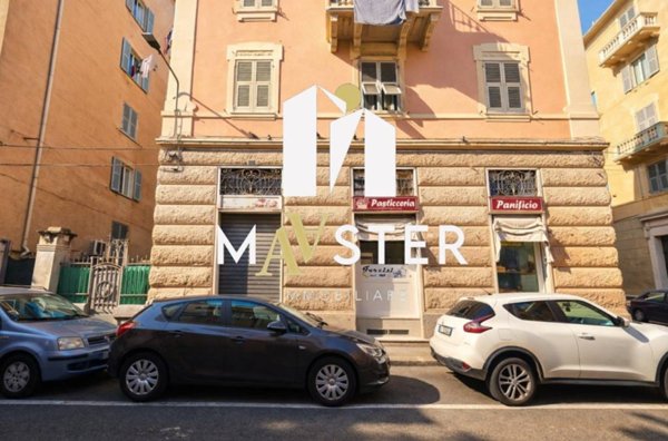 negozio in vendita a Genova in zona Sestri Ponente