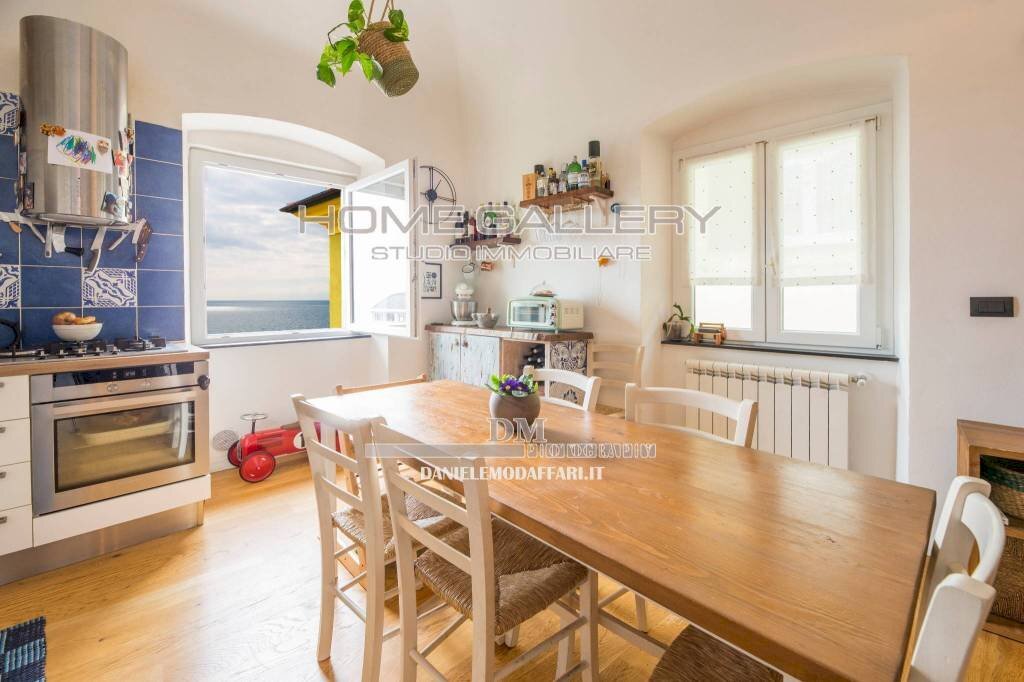 appartamento in vendita a Genova in zona Voltri