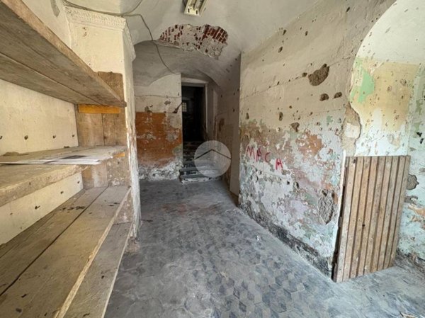 locale commerciale in vendita a Genova in zona Voltri