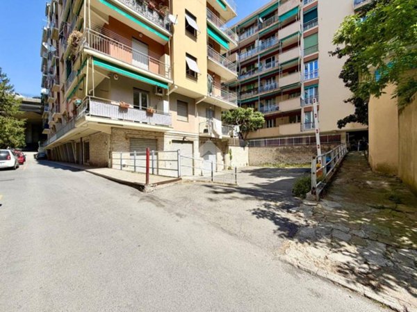 casa indipendente in vendita a Genova in zona Quarto dei Mille