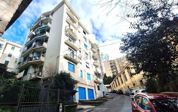 appartamento in vendita a Genova in zona Rivarolo