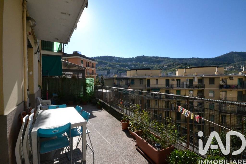 appartamento in vendita a Genova in zona Staglieno