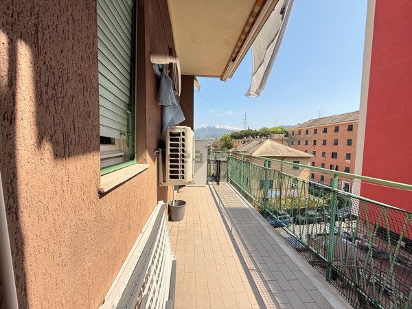 appartamento in vendita a Genova in zona Rivarolo