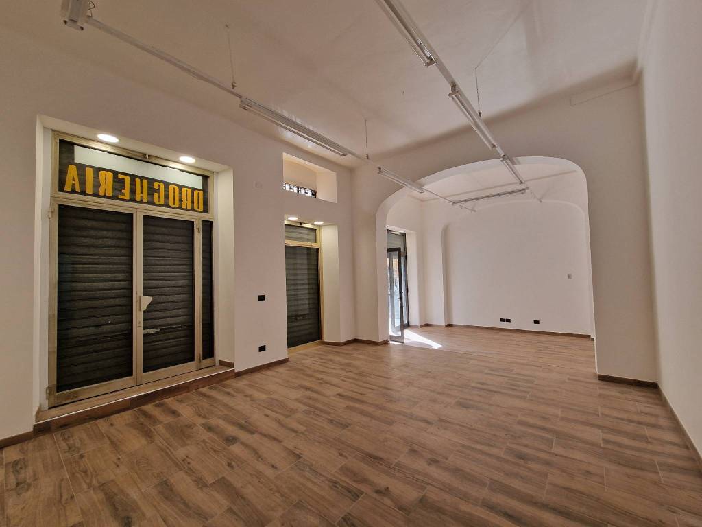negozio in vendita a Genova in zona Foce