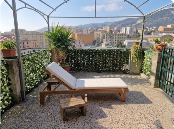 appartamento in vendita a Genova in zona Sestri Ponente