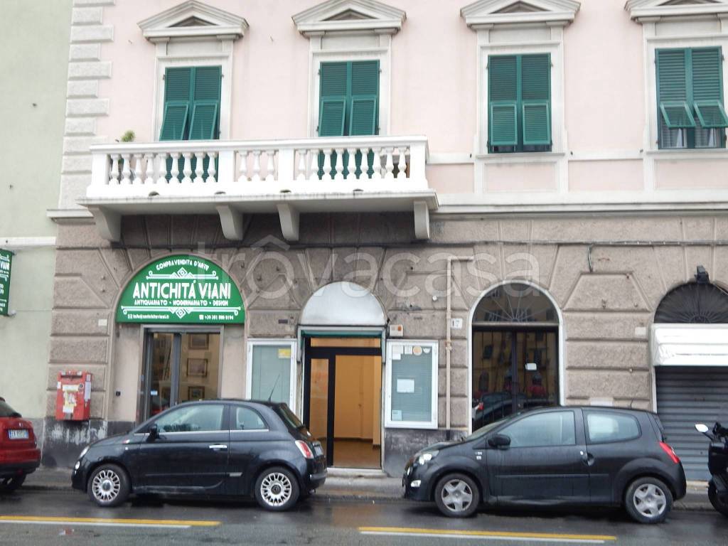 negozio in vendita a Genova in zona Staglieno