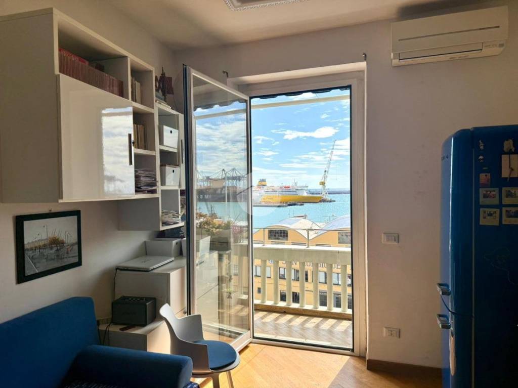 appartamento in vendita a Genova in zona Sottoripa / Maddalena / Molo