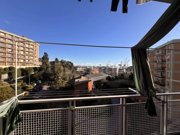 appartamento in vendita a Genova in zona Sestri Ponente