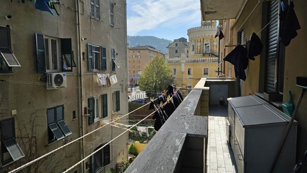 appartamento in vendita a Genova in zona Rivarolo